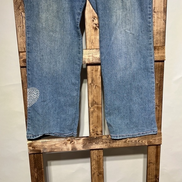 Vanilla star denim jeans. Size 18. For button closure Heart sequence sewn on EUC - Picture 3 of 6